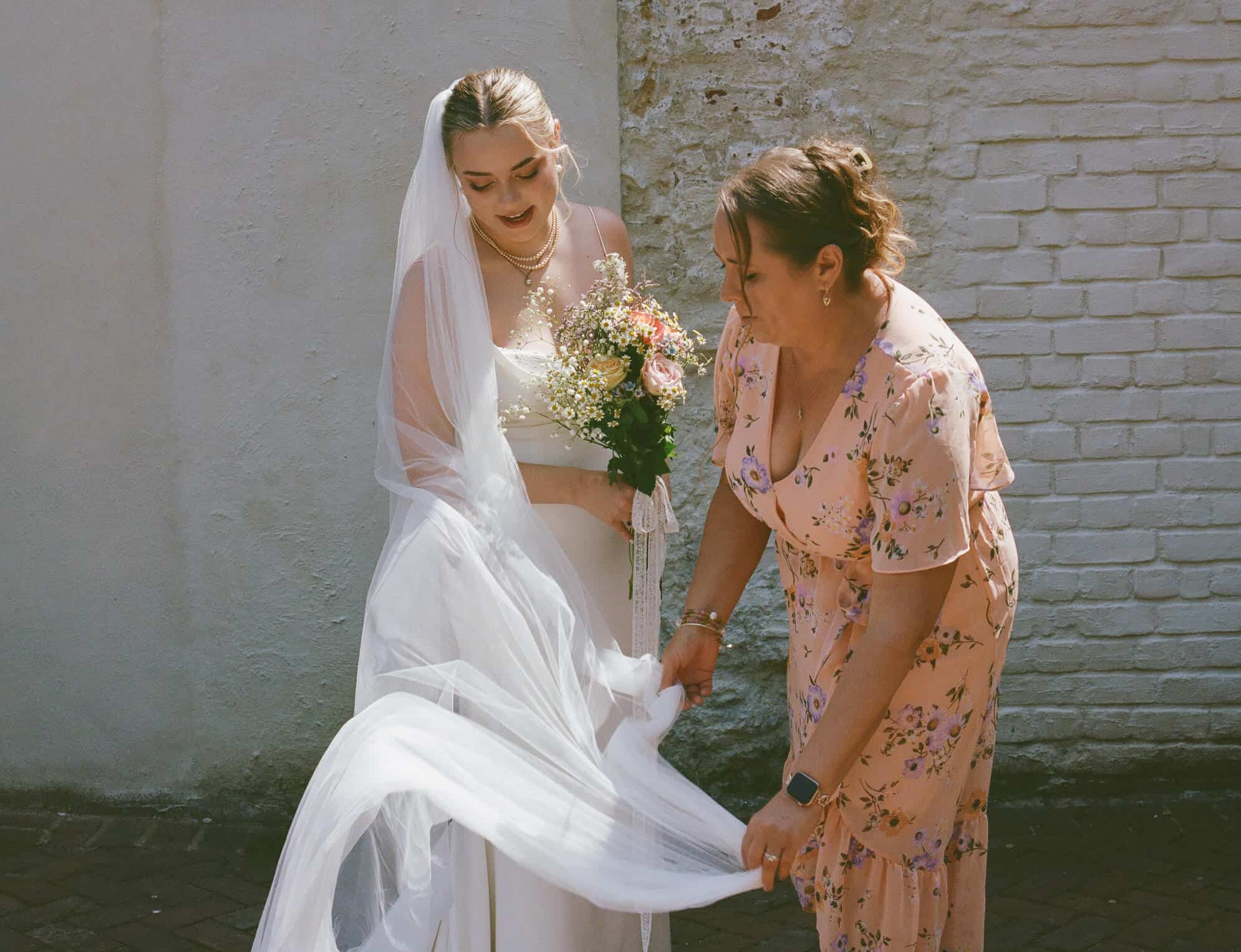 bride and her mum
